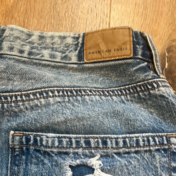 American Eagle Curvy Mom Jean High Waist Distressed Tapered Leg Acid Jeans 6 - Picture 9 of 12